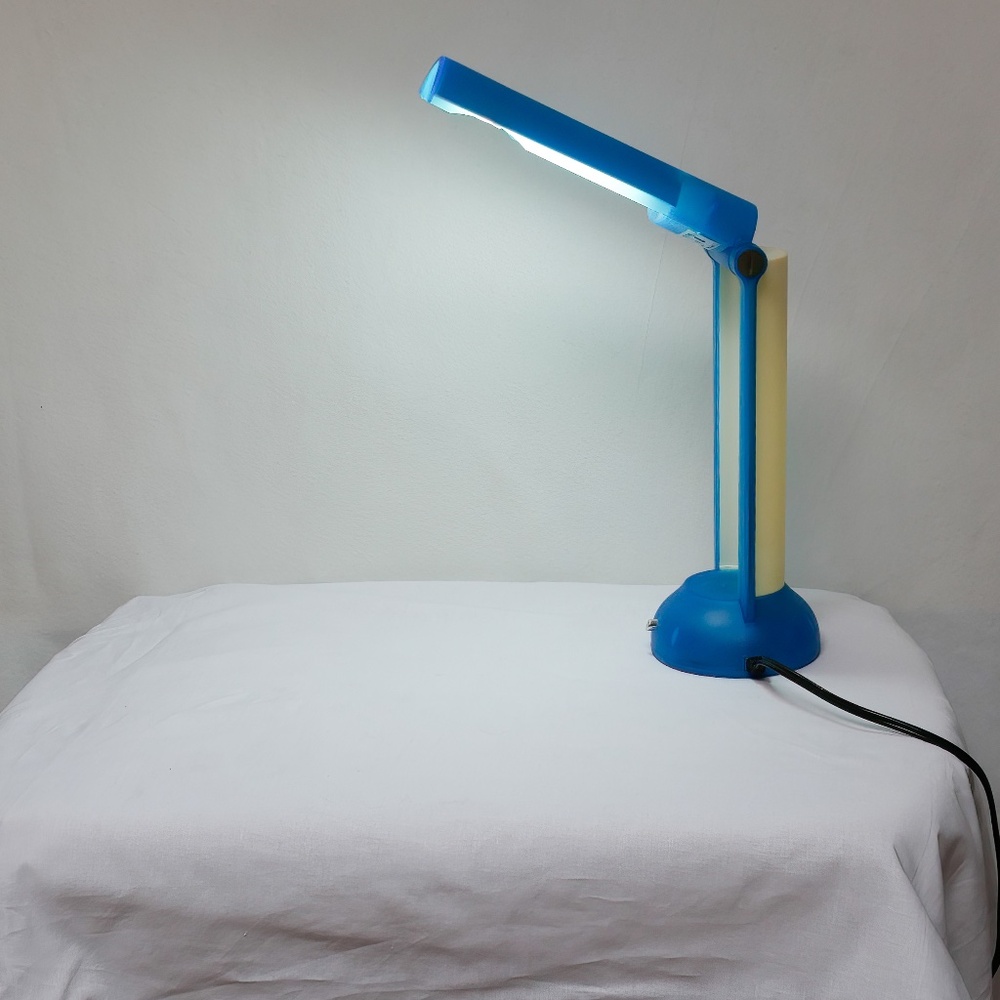 Blue folding fluorescent desk lamp